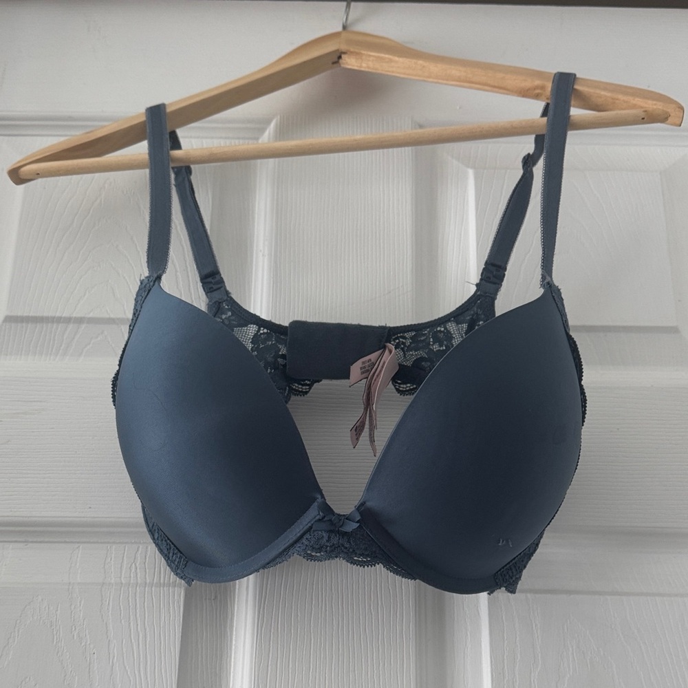 Victoria’s Secret Elegant Blue Lace Trim Bra